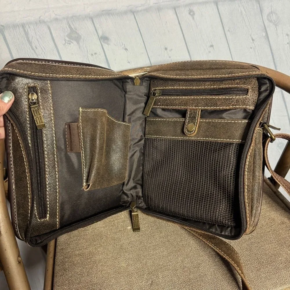 Leather crossbody Claire Chase